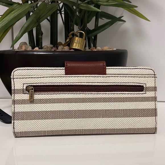 FOSSIL Women's  Clutch Wallet - Picture 2 of 8